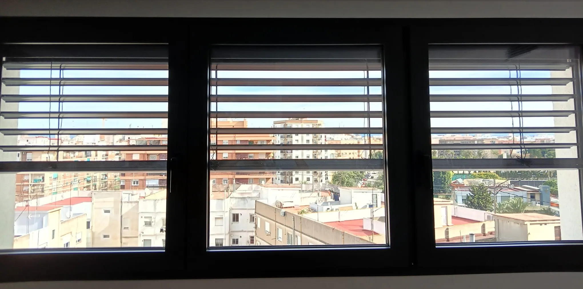 Sistema de lamas orientables de casa passivhaus