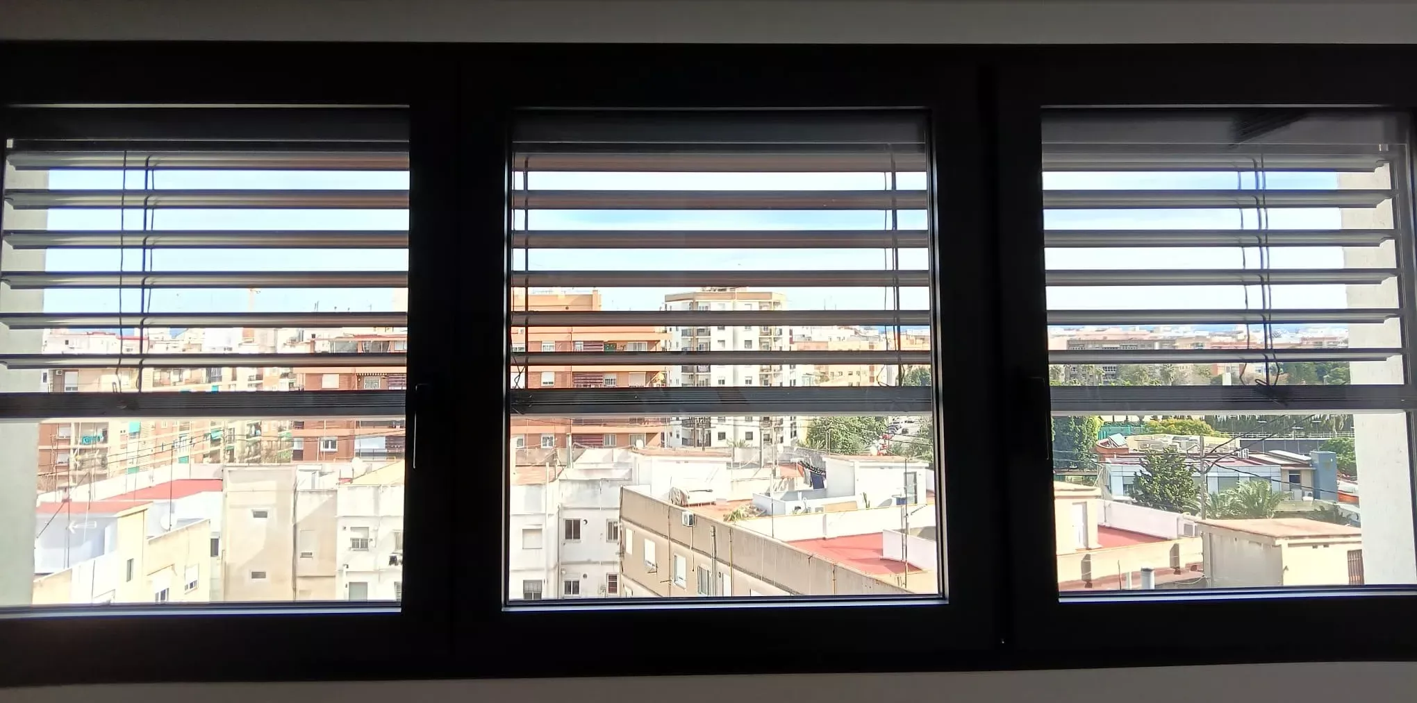 Sistema de lamas orientables de casa passivhaus